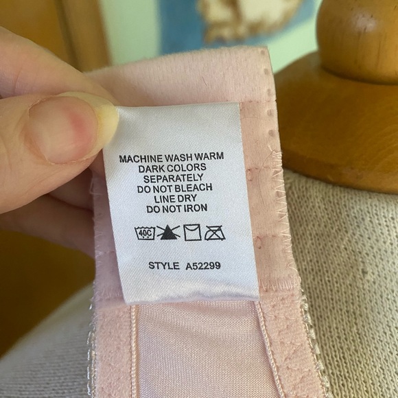 NWOT Breezies Lacy Pretty in Pink Underwire Bra - Picture 4 of 9